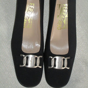 SALVATORE FERRAGAMO PUMPS NEW LOGO SILVER BUCKLE 6 AAA NWT CLASSIC